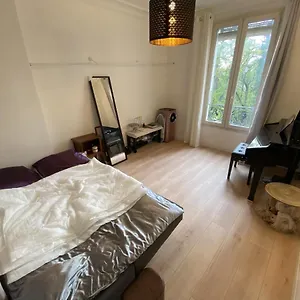 Paris: Agreable D'un Grand Createur Appartement